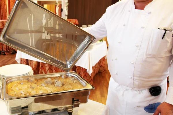 Upgrade Your Food Service Setup With a Food Warmer Display